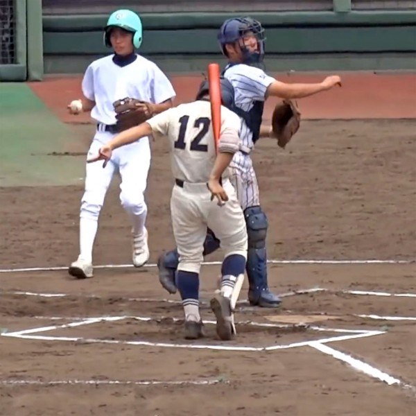 Bat-flipping Japanese high school baseball player