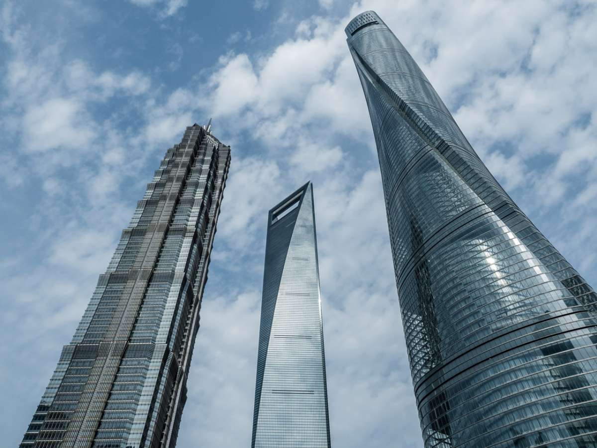Marvel as urban climbers scale 2,073-foot tall Shanghai Tower