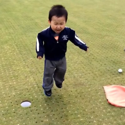 Toddler throws tantrum after missed putt.